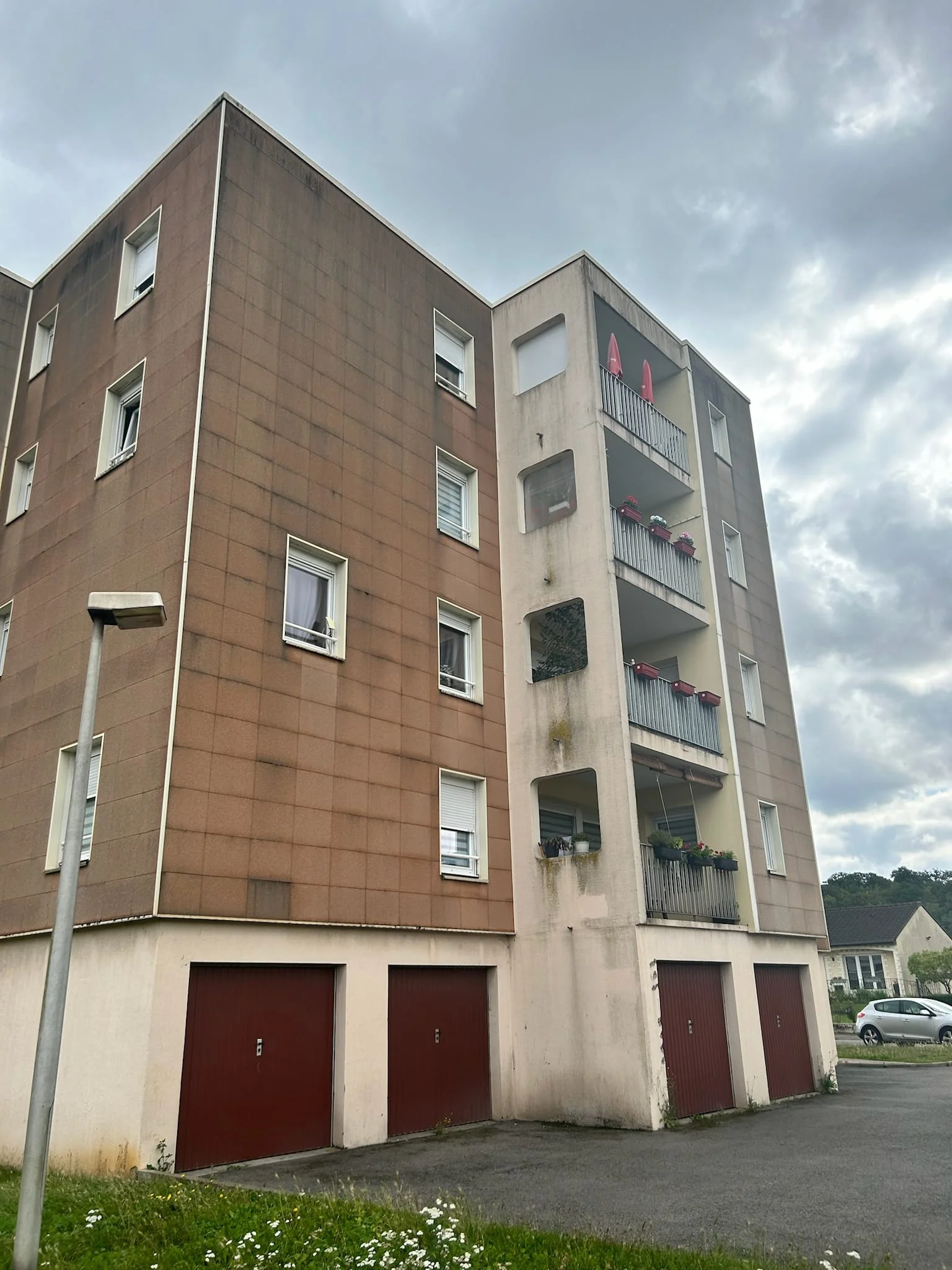 Nettoyage vapeur basse pression et imperméabilisation d'une façade pour Moselis à Amnéville (57)