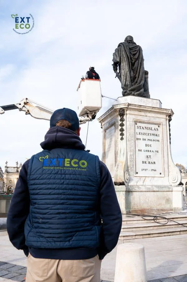 Nettoyage vapeur basse pression de la Statue Place Stanislas à Nancy (54)