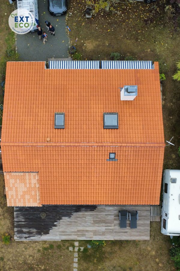 Nettoyage vapeur basse pression et imperméabilisation d'une toiture en Vendée (85)