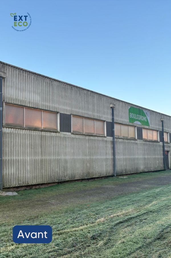 Photo bardage métallique avant nettoyage vapeur par Exteco