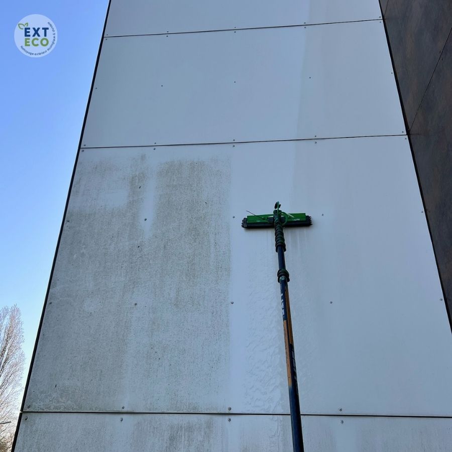 Photo de la perche télescopique pour le nettoyage à l'eau pure EXTECO