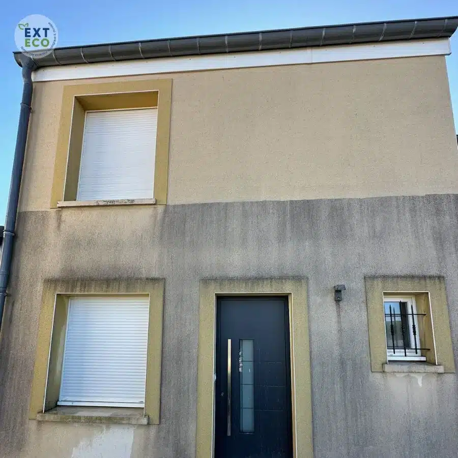 Photo en cours de nettoyage de façade à Amanvillers