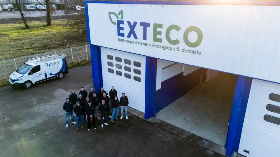 Photo équipe EXTECO devant le local d'Epinal
